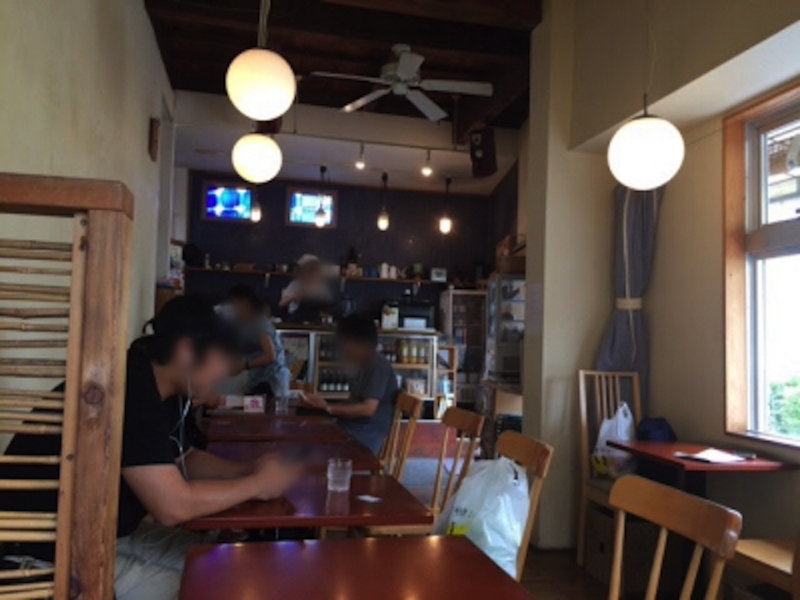 鎌倉コバカバの店内