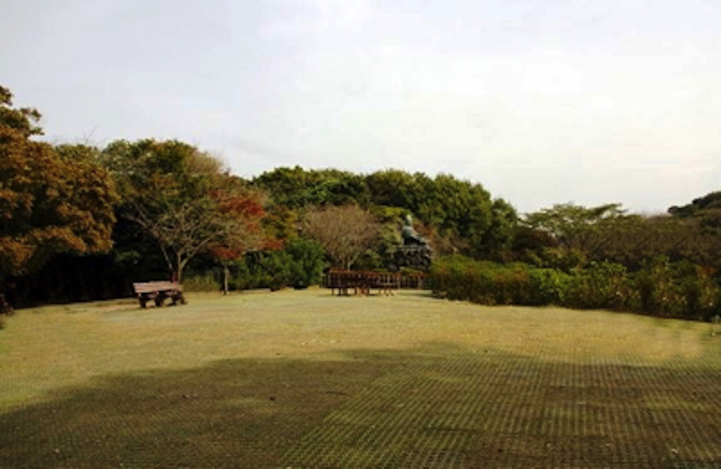 源氏山公園広場