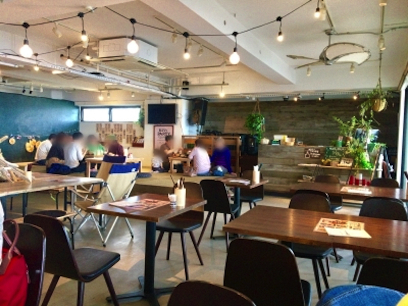 鎌倉海沿いのキコリ食堂店内