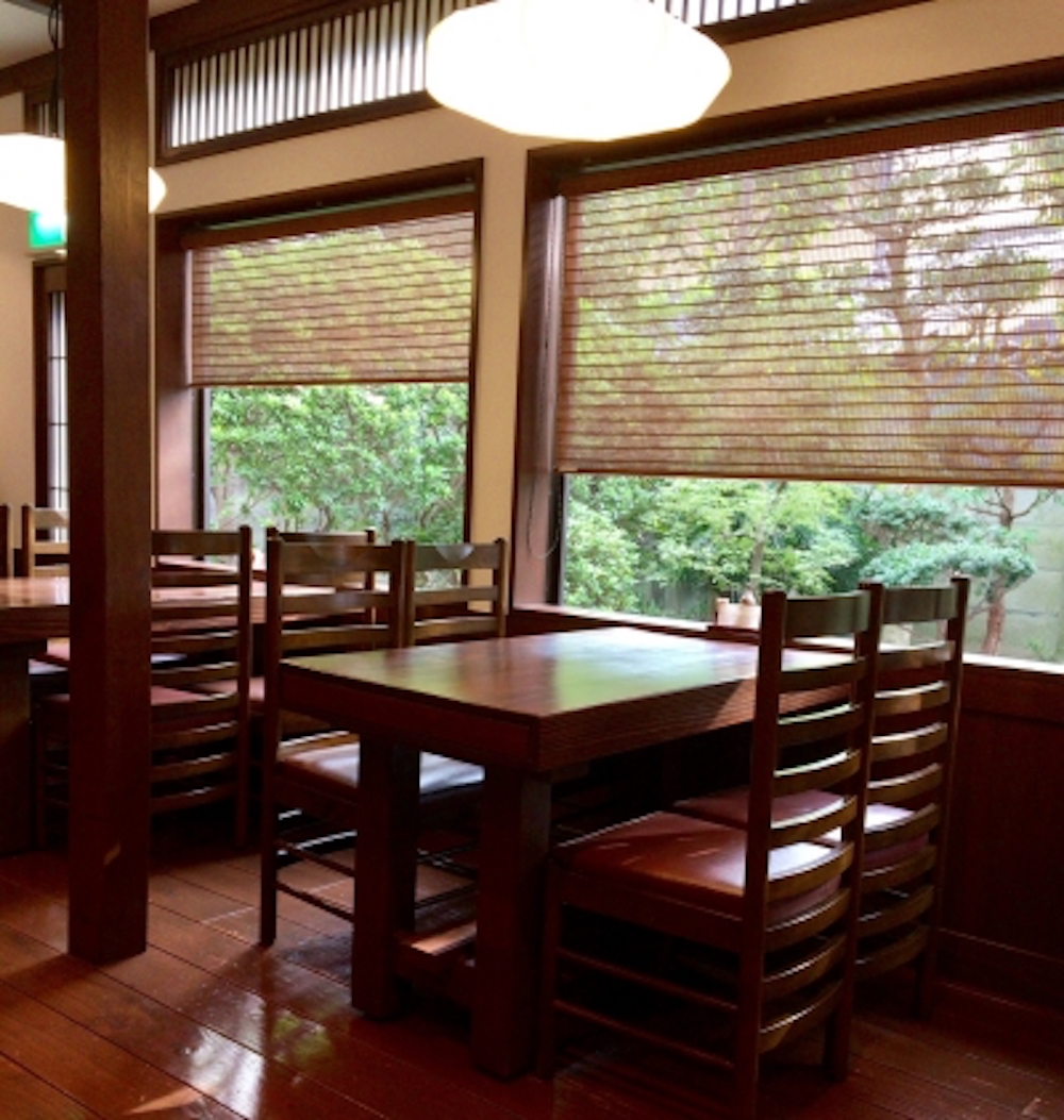 日本蕎麦かまくら山路の店内
