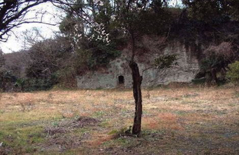 東勝寺跡（腹切りやぐら）