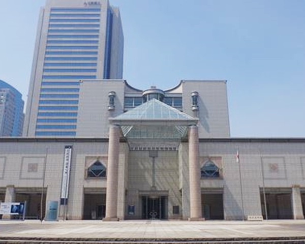 横浜美術館